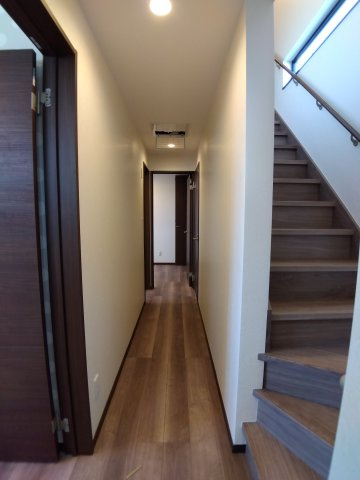 大久保袖ノ沢H棟の内装|１Fホール：１階洋室３部屋　5.62帖、4.37帖、5.25帖