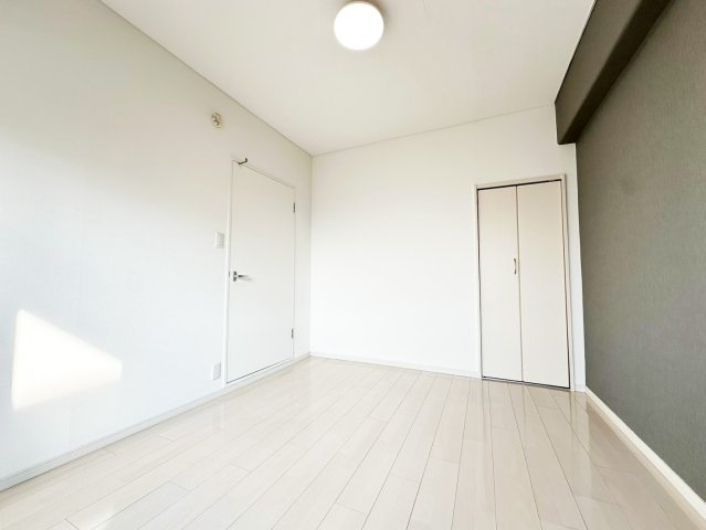 サンレスポアール　8階の洋室