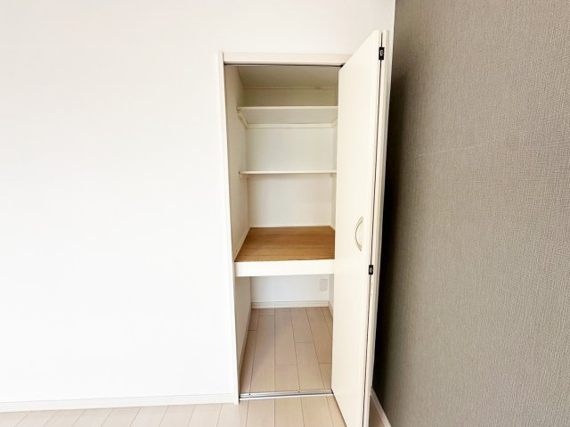 サンレスポアール　8階の収納