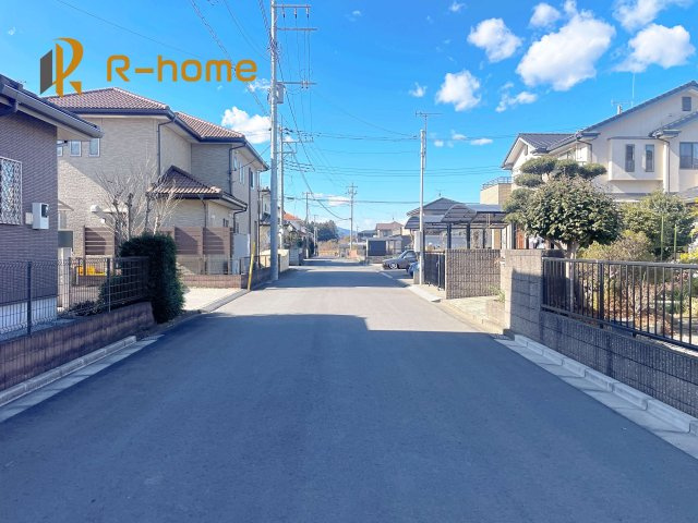 小美玉市羽鳥第8　新築戸建て　1号棟の前面道路含む現地写真|周辺環境も併せて案内致します♪
閑静な住宅地で笑顔あふれる新生活！
ぜひ現地へお越しください♪