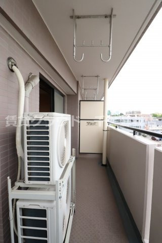 クレスト南町のバルコニー|バルコニーからの眺めを楽しみながら食事をしませんか