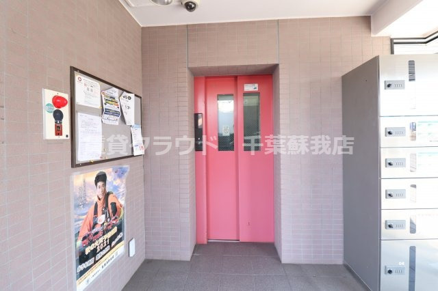 クレスト南町のエントランス|エレベーター