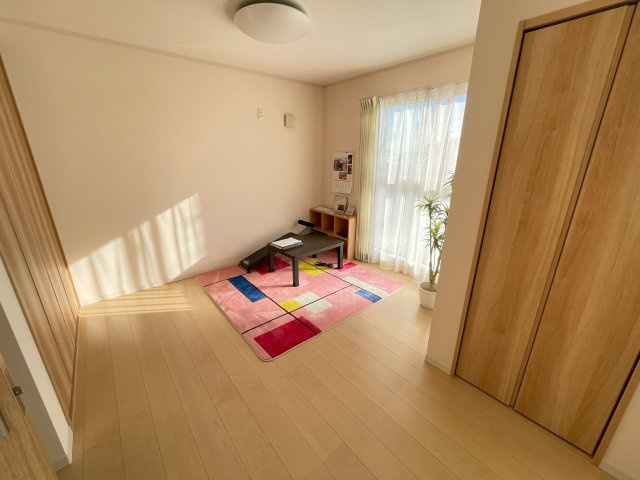 200㎡越え宅地！足利市西新井間　中古戸建の洋室|ゆったりした洋室です