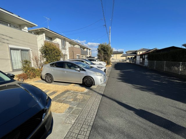 200㎡越え宅地！足利市西新井間　中古戸建の前面道路含む現地写真