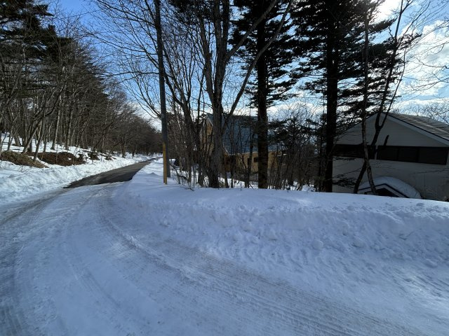 白笹温泉郷別荘　民泊定住不可の前面道路含む現地写真|前面道路含む現地写真です