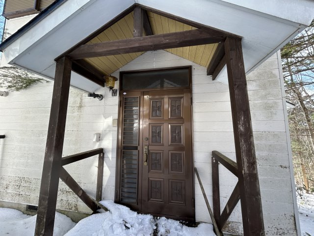 白笹温泉郷別荘　民泊定住不可の外観|入口です