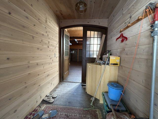 白笹温泉郷別荘　民泊定住不可の玄関|落ち着いた玄関です