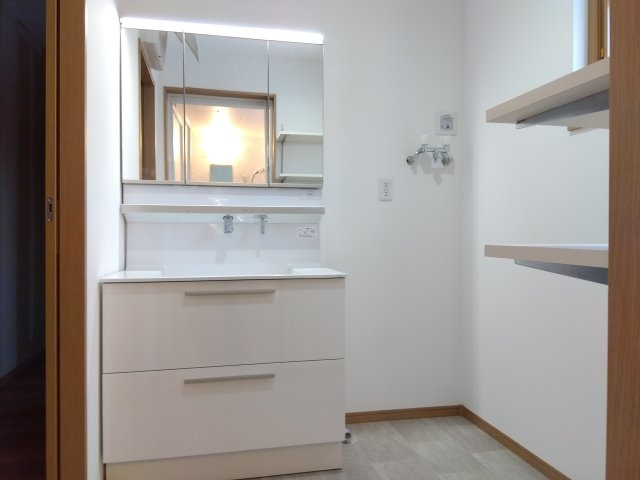 新井田西1丁目のその他|お湯でお洗濯することができます！
マ・リモ：面倒な水抜きは電動装置で。