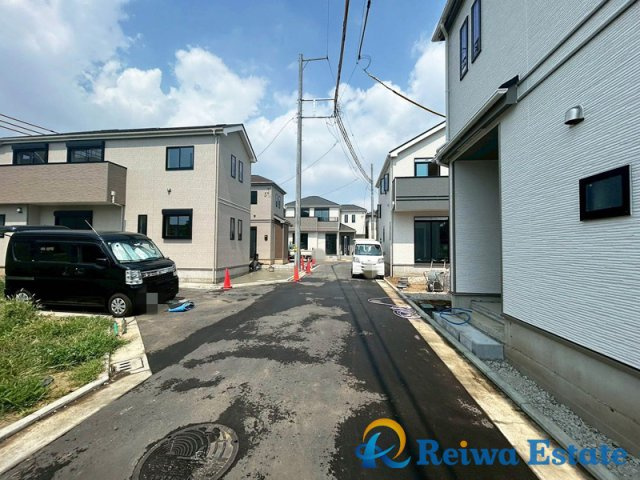 新築戸建　茅ヶ崎市中島の前面道路含む現地写真