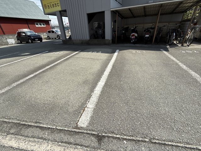 マリッチ今宿の駐車場