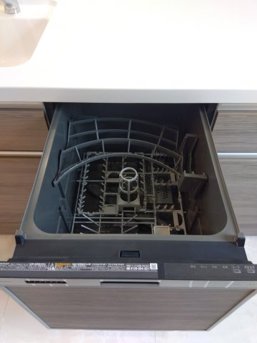 新井田西1丁目のキッチン|５人用食器洗い乾燥機。家事の軽減だけでなく、手洗いに比べて使用水量が約1/7と経済的です。