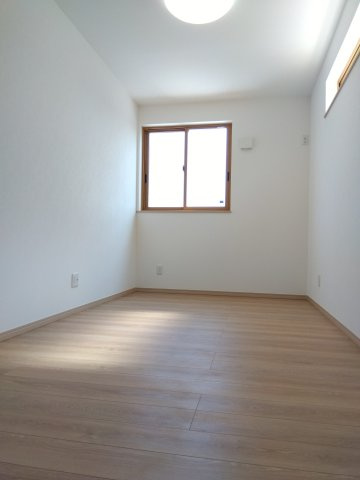 新井田西1丁目の洋室|２F：5.6帖洋室