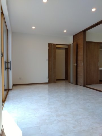 新井田西1丁目の居間・リビング|LDK15.2帖、ゆったり過ごせるリビングです。