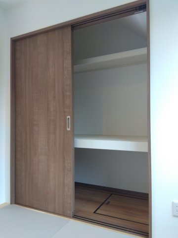 ※商談中※新井田西1丁目の収納|和室には押入れ収納があります。寝具や衣類、道具などを収納できます。