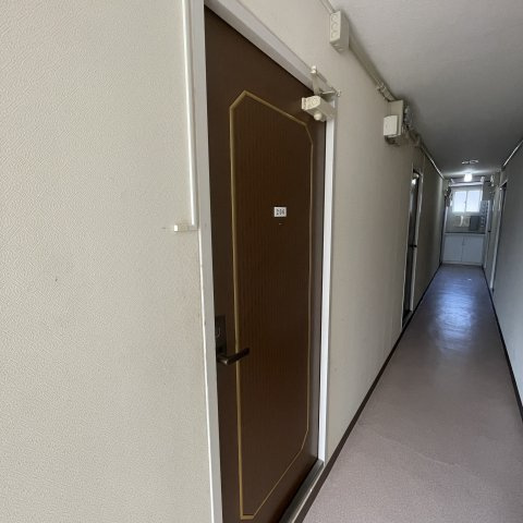 学）ハイツ六本木の玄関