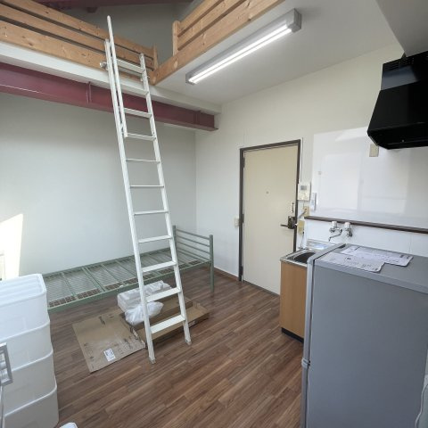 学）ハイツ六本木の居間・リビング