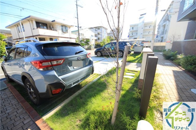 アン・ルクールの駐車場