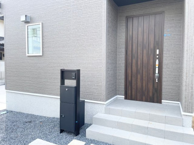 【エントランス】 | 富里市立沢新田23-1期１号棟 | 即日のご見学も可能です。お気軽に0476-37-3888までお問合せ下さい。