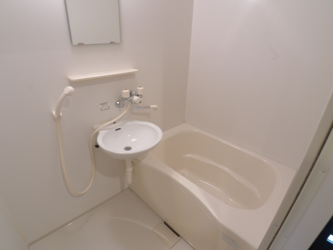 【浴室】 | ベレオ汐見丘 | 清潔感のある浴室。