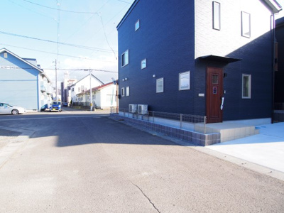 【前面道路含む現地写真】 | パパまる　郷野目　１号棟 | ★内覧予約でブランド米2kg★