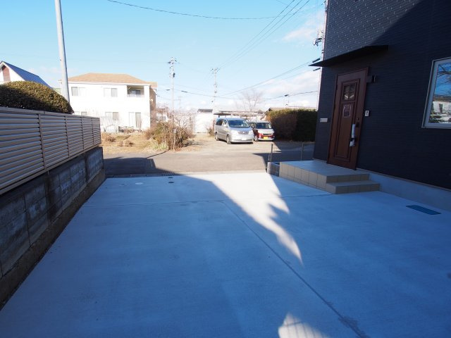 【前面道路含む現地写真】 | パパまる　郷野目　１号棟