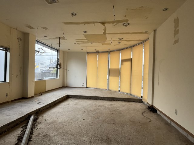 ガウディ中村店舗　１F