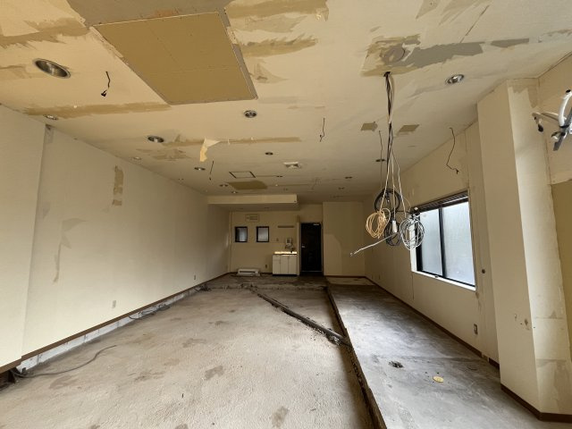 ガウディ中村店舗　１F