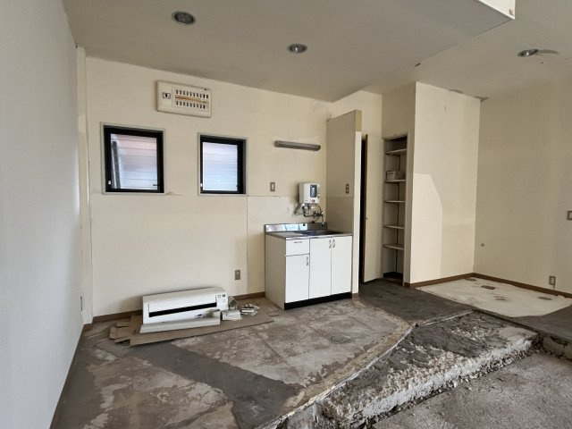 ガウディ中村店舗　１F