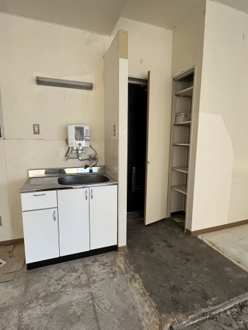 ガウディ中村店舗　１F