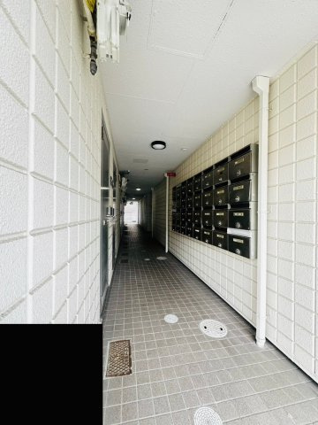クローバー富士6号館のエントランス