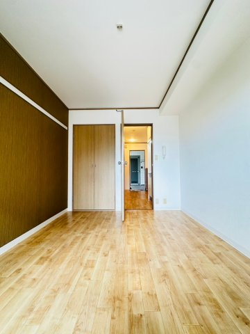 クローバー富士6号館の居間・リビング