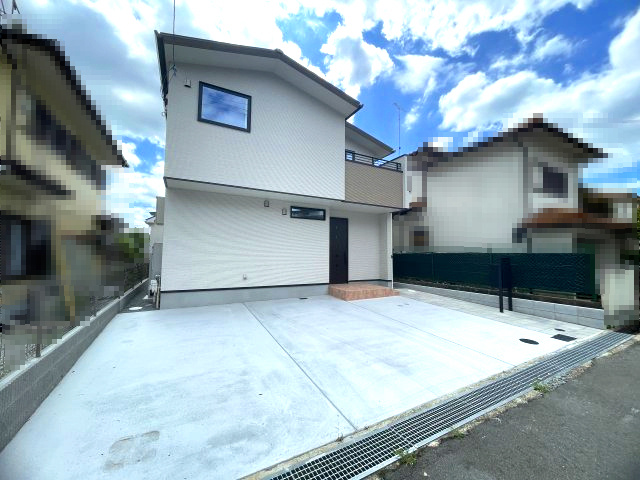 三木市志染町東自由が丘２丁目の駐車場