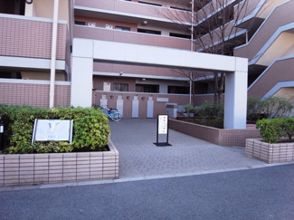 【エントランス】 | ペット飼育可能！平成９年築、オートロック＆宅配ボックス付きで安心なマイキャッスル大泉学園は即日現地案内可能となっておりますので、お気軽にお問い合わせください！