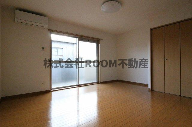 サンパティークの居間・リビング|こちらのリビングで趣味の時間をお楽しみください