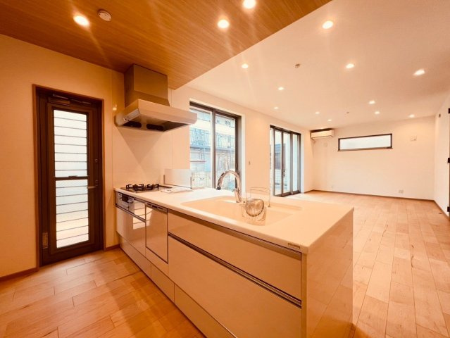 【キッチン】 | 練馬区小竹町１丁目　未入居戸建て | 食洗機搭載で毎日の面倒なお片付けもサポートします