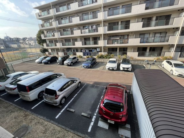 エスタシオン香里ヶ丘の駐車場|■物件内覧・資金計画相談・住宅ローン相談、リフォーム相談、お問合せ受付中■
※当日・翌日のご内覧、ご相談はお電話でのお問合せがスムーズです！