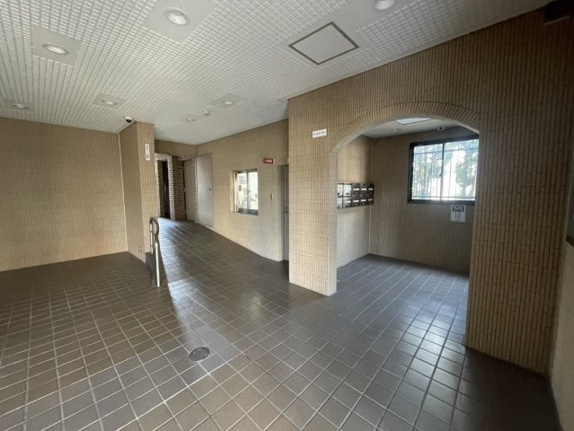 エスタシオン香里ヶ丘のエントランス|■物件内覧・資金計画相談・住宅ローン相談、リフォーム相談、お問合せ受付中■
※当日・翌日のご内覧、ご相談はお電話でのお問合せがスムーズです！