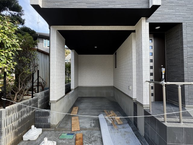 松戸市岩瀬新築戸建【相模台小学校：10分】の駐車場|愛車に優しいビルトインガレージ