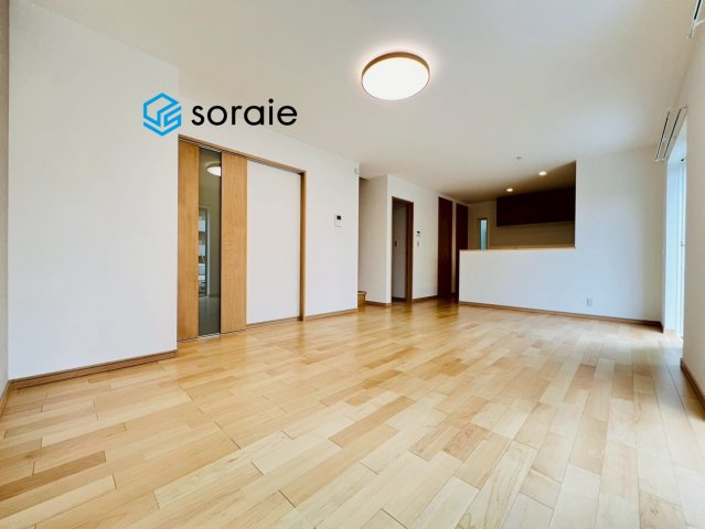 入間市扇町屋　中古戸建　B号棟の居間・リビング