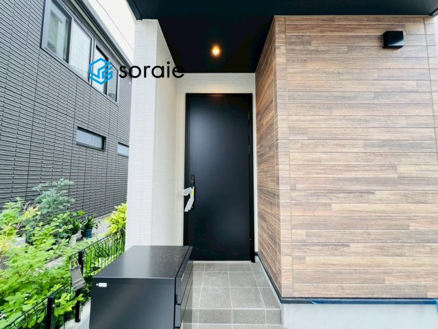 入間市扇町屋　中古戸建　B号棟の玄関