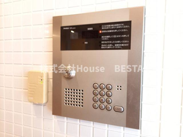 OPEN SESAMI 元町通のエントランス