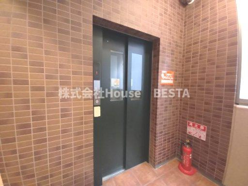 OPEN SESAMI 元町通のロビー