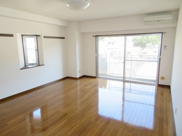 MGビルの居間・リビング