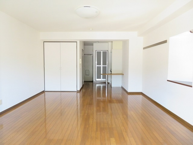 MGビルの居間・リビング