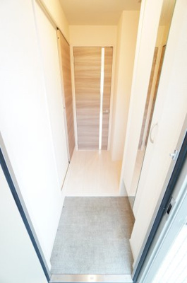 【玄関】 | エヴァーラスティング千葉 | ※同物件・反転タイプの写真です。