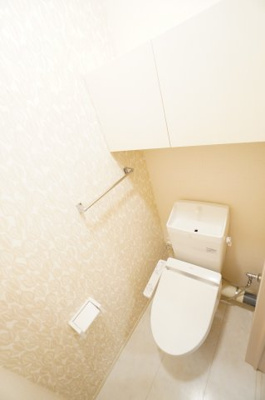 【トイレ】 | エヴァーラスティング千葉 | ※同物件・反転タイプの写真です。