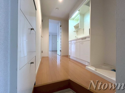 【玄関】 | コンパートハウス本陣 | 明るい玄関です