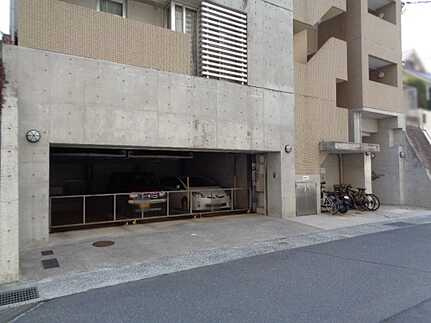 ハウスバーンフリート青崎の駐車場