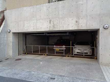 ハウスバーンフリート青崎の駐車場