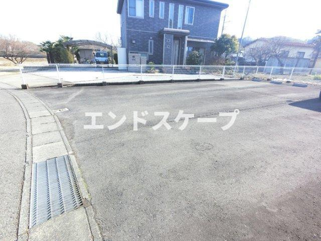 スプリングコートの駐車場|高崎、前橋、伊勢崎エリアのお部屋探しはエンドスケープまで！お客様の理想お聞かせ下さい♪